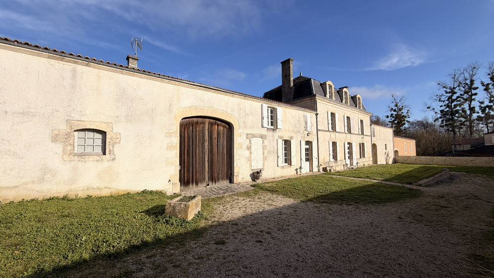 � vendre  Propri�t�/ch�teau Saint-Jean-d'Ang�ly (17400)