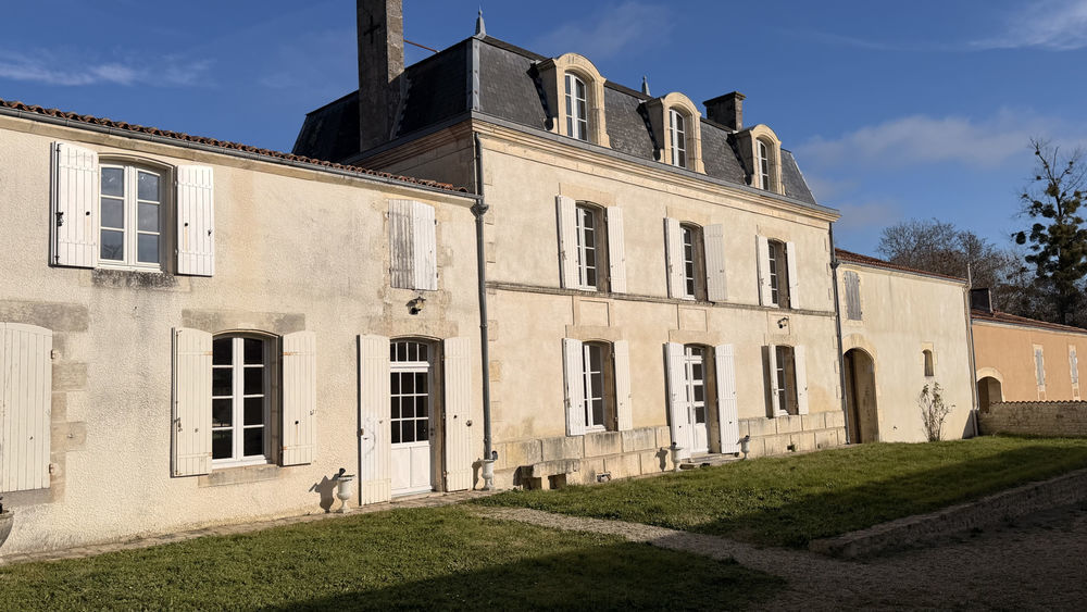 � vendre  Propri�t�/ch�teau Saint-Jean-d'Ang�ly (17400)