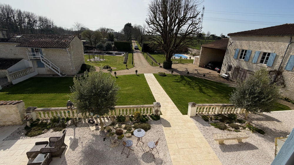 � vendre  Propri�t�/ch�teau Saint-Jean-d'Ang�ly (17400)