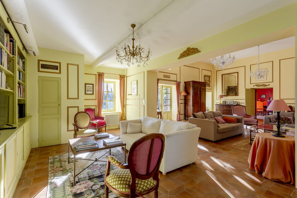 � vendre  Propri�t�/ch�teau Uz�s (30700)