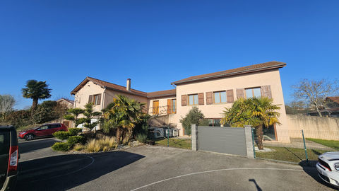   Belle propri�t� de 450 m2 avec piscine int�rieure au calme Maison - 10 pi�ce(s) - 450 m�