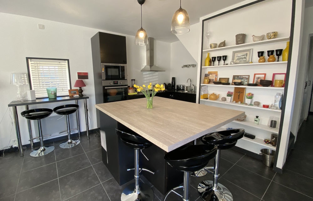 � vendre  Propri�t�/ch�teau Uz�s (30700)