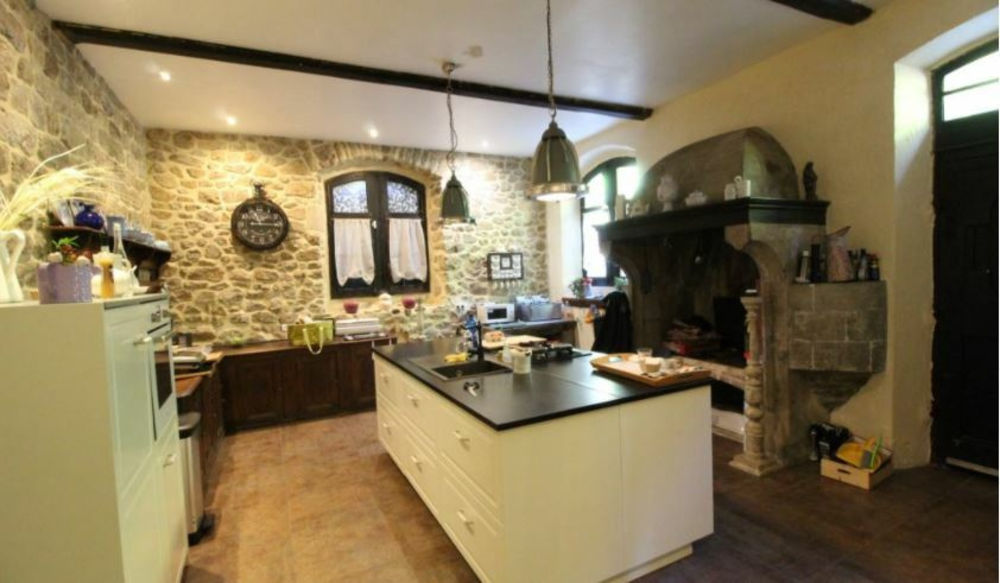 � vendre  Propri�t�/ch�teau Saint-Agr�ve (07320)