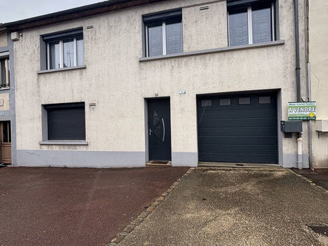   CHATILLON SUR SEINE : proche du centre ville ,maison r�nov�e de 120 m2 avec grange de 100m2 et cour Maison - 5 pi�ce(s) - 120 m�