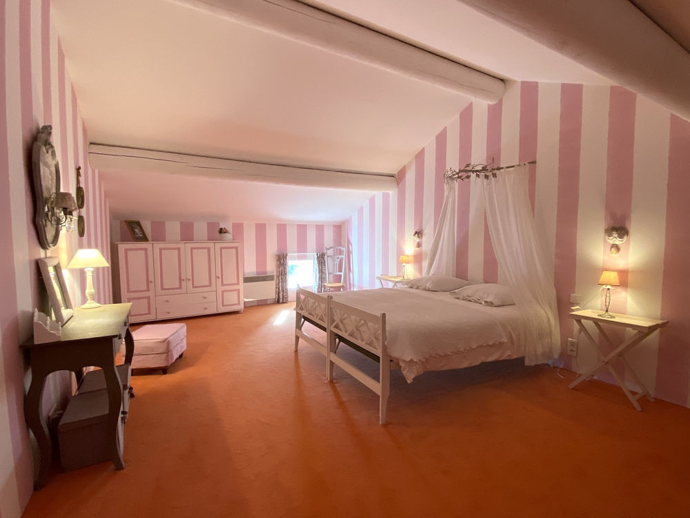 � vendre  Propri�t�/ch�teau Uz�s (30700)