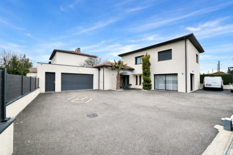   villa comptenporaine Maison - 5 pi�ce(s) - 141 m�