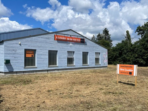 LOCAL D'ACTIVITE OU COMMERCIAL SITUE A 5 MIN DE LA GARE DE SILLE LE GUILLAUME 2100 72140 Sille le guillaume