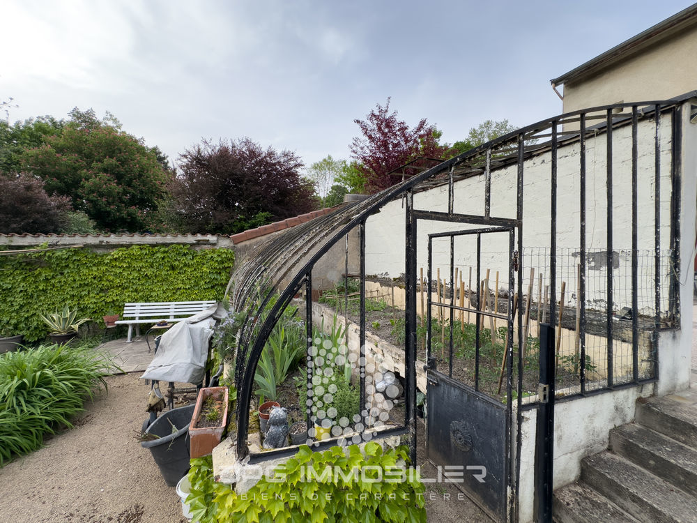 � vendre  Propri�t�/ch�teau La Roche-Vineuse (71960)