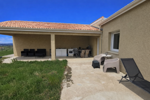   � Louer   Superbe Maison de Plain-Pied Meubl�e de 83 m2   Secteur de St Victor Maison - 4 pi�ce(s) - 83 m�