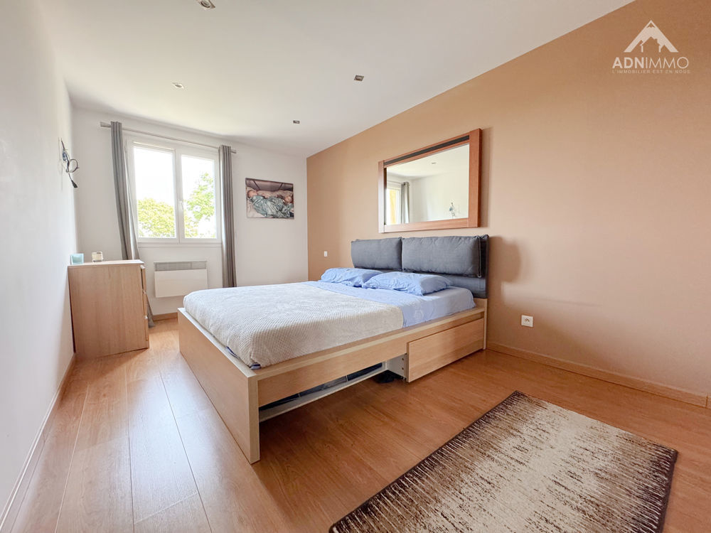 � vendre  Maison P�ron (01630)