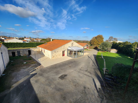   Grange r�nov�e en 2009 avec grand pr�au, hangar et diverses d�pendances Maison - 7 pi�ce(s) - 177 m�