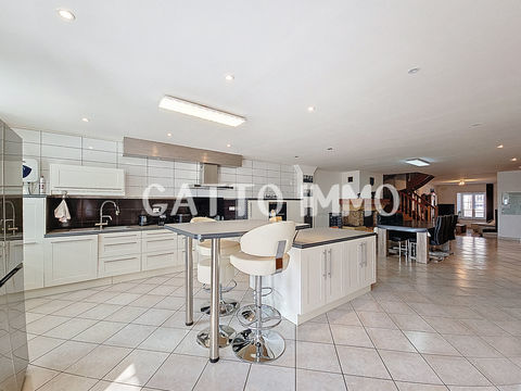   Maison de 260 m2 // Terrain de 452 m2 // 4 chambres // DPE  C // Terrasse // Jardin Maison - 6 pi�ce(s) - 260 m�