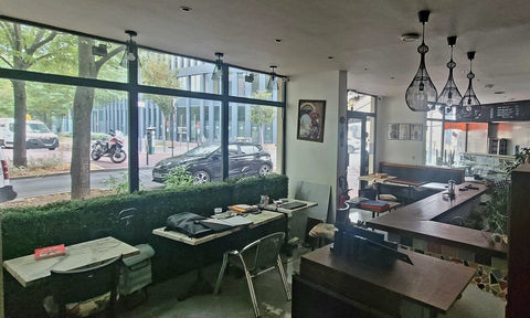 ISSY-LES-MOULINEAUX   LOCAL COMMERCIAL 70 M2   PETITE RESTAURATION   TERRASSE EMPLACEMENT D'ANGLE 5050 92130 Issy les moulineaux