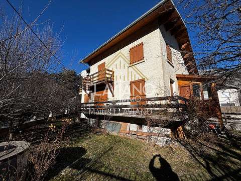   MAISON - CENTRE-VILLE - BARCELONNETTE Maison - 11 pi�ce(s) - 234 m�