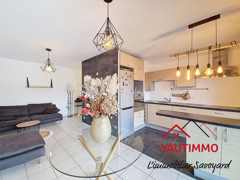   Appartement dernier �tage T2 de 42 m2 avec balcon-terrasse, parking et cave � Bonne Appartement - 2 pi�ce(s) - 42 m�