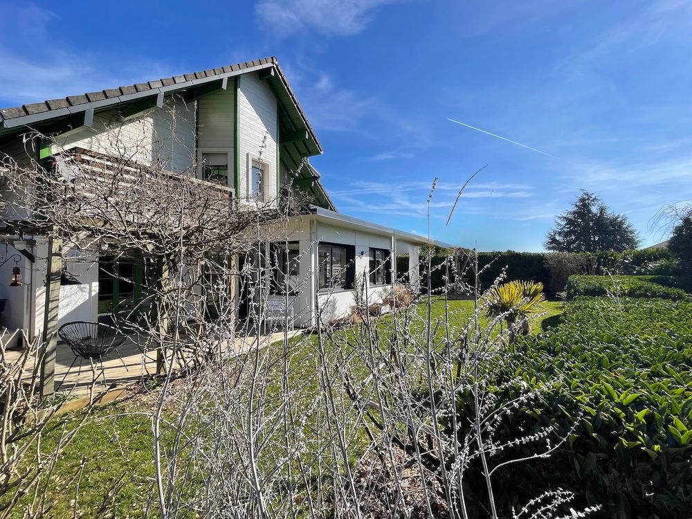 � vendre  Maison Divonne-les-Bains (01220)
