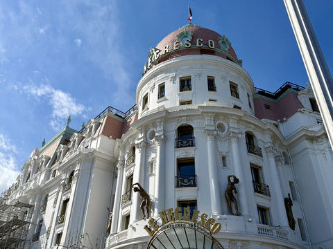 LOCATION PURE-NICE CARR&Eacute; D'OR- LOCAL COMMERCIAL 90 M2 3200 06000 Nice