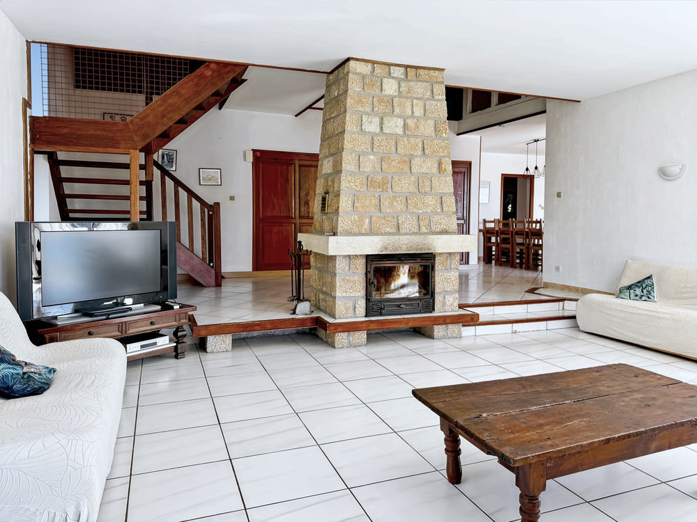 � vendre  Propri�t�/ch�teau Genestelle (07530)