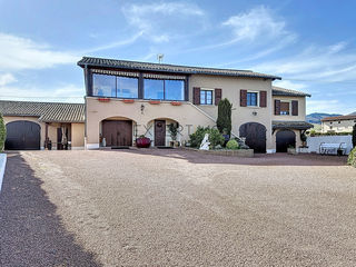  Propri�t�/ch�teau � vendre 9 pi�ces 220 m�