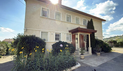   Maison familial Maison - 8 pi�ce(s) - 205 m�