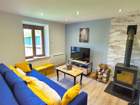   Ventron, Vosges. Grande maison mitoyenne de 4 chambres, 3 SDB, terrasse en pilotis avec vue sur rivi�re et mon Maison - 6 pi�ce(s) - 150 m�