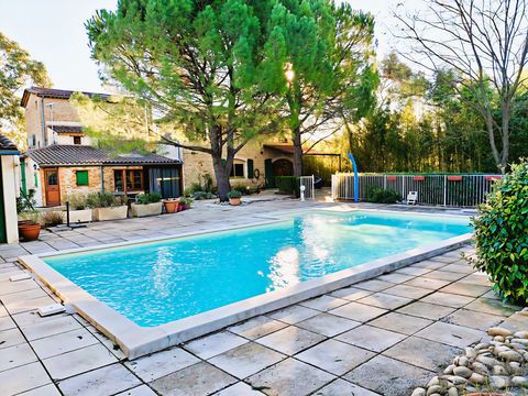   Jolie maison de 283 m2 surface totale avec gite, piscine chauff�e et pool-house 41 m2 sur 4.387 m2 de terrain Maison - 7 pi�ce(s) - 283 m�