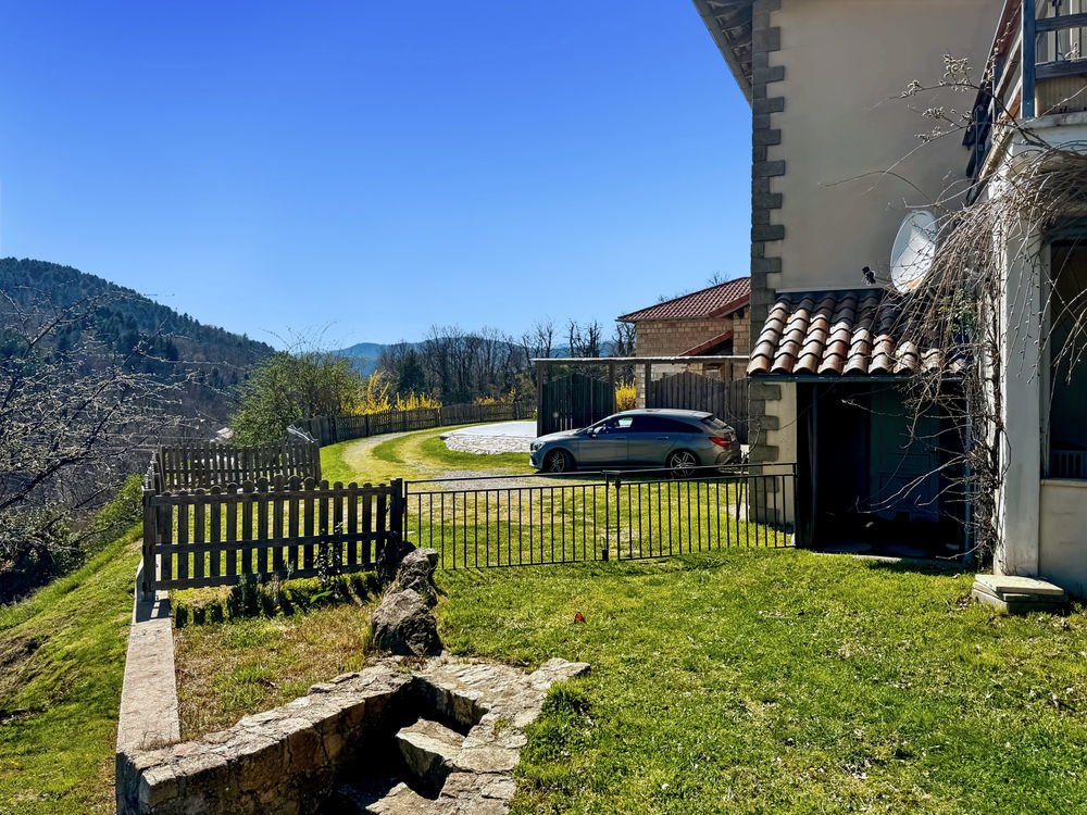 � vendre  Propri�t�/ch�teau Genestelle (07530)