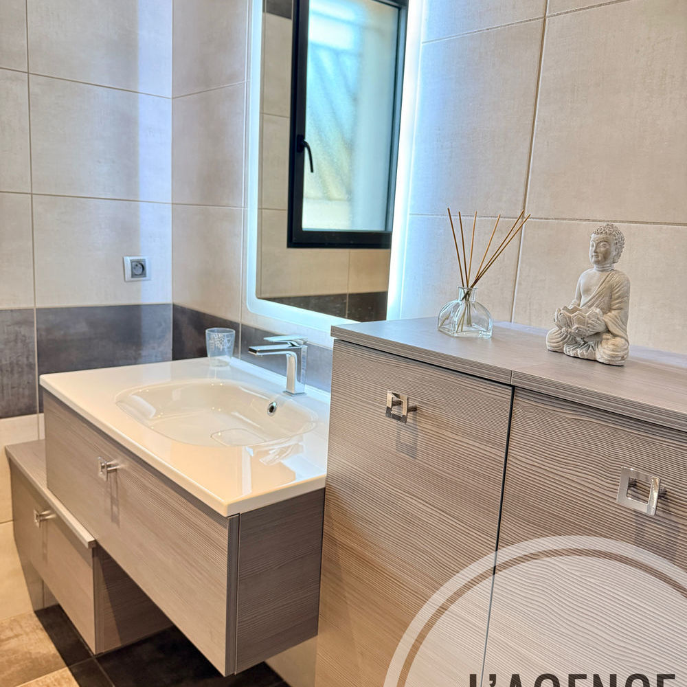 � vendre  Maison Uchaux (84100)