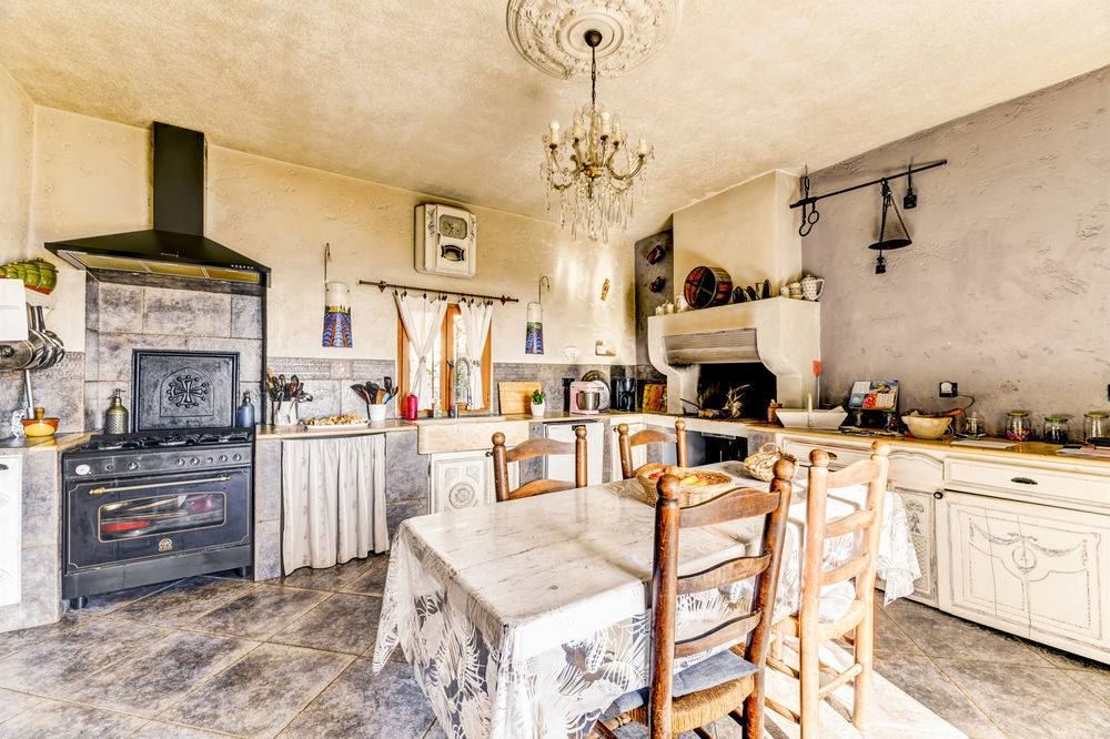 � vendre  Propri�t�/ch�teau Le Broc (06510)