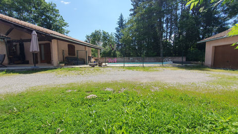   Maison de plain-pied de 192 m2 avec T2 et piscine Maison - 8 pi�ce(s) - 192 m�