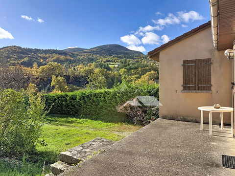   Maison 3 pi�ces avec grand sous-sol et terrain arbor� Maison - 3 pi�ce(s) - 85 m�