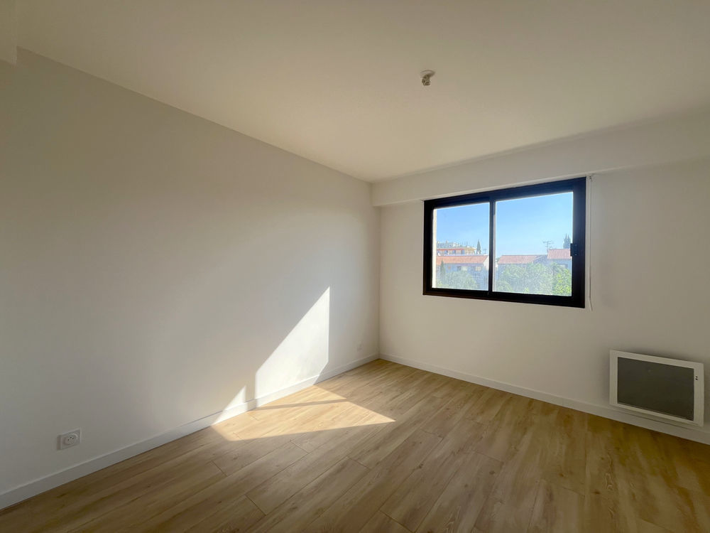 � vendre  Appartement Saint-Laurent-du-Var (06700)