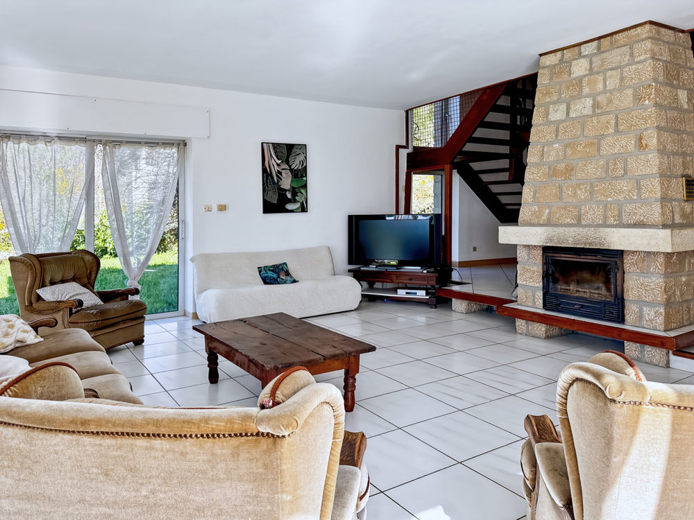 � vendre  Propri�t�/ch�teau Genestelle (07530)