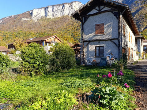   Maison de village 5 Pi�ces de 116 m2 avec garage, cave en sous-sol et d' un atelier. Maison - 5 pi�ce(s) - 116 m�