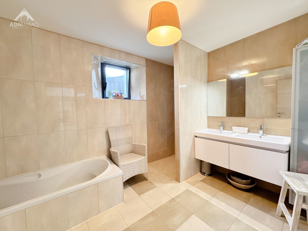 � vendre  Maison P�ron (01630)