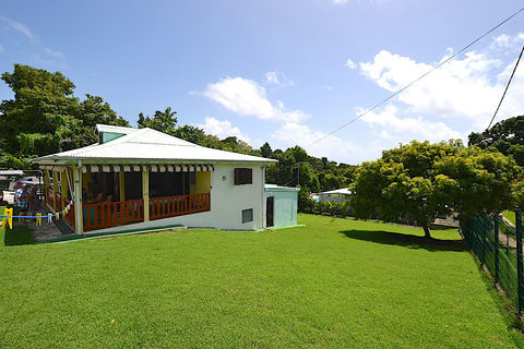   Maison individuelle, beaux volumes, grand jardin. Maison - 4 pi�ce(s) - 81 m�