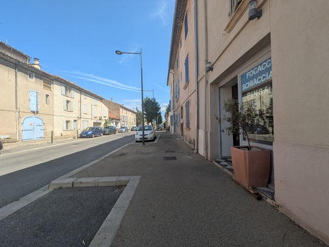 Murs commerciaux   Local en plein c�ur de Meyrargues 165000 13650 Meyrargues