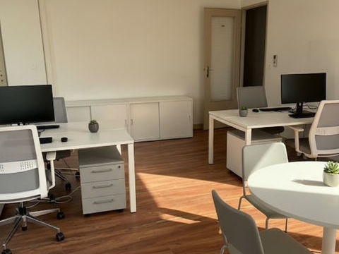 Bureaux cl&eacute;s en main 230 m2 - 8 bureaux + 9 stationnements 2600 25000 Besancon