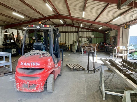 Cambaie : Entrepots et bureaux &agrave; vendre sur 1211 m2 de terrain 952000 97460 St paul