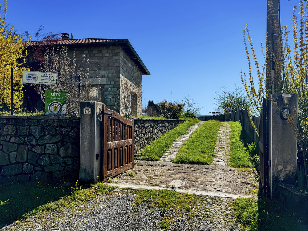 � vendre  Propri�t�/ch�teau Genestelle (07530)