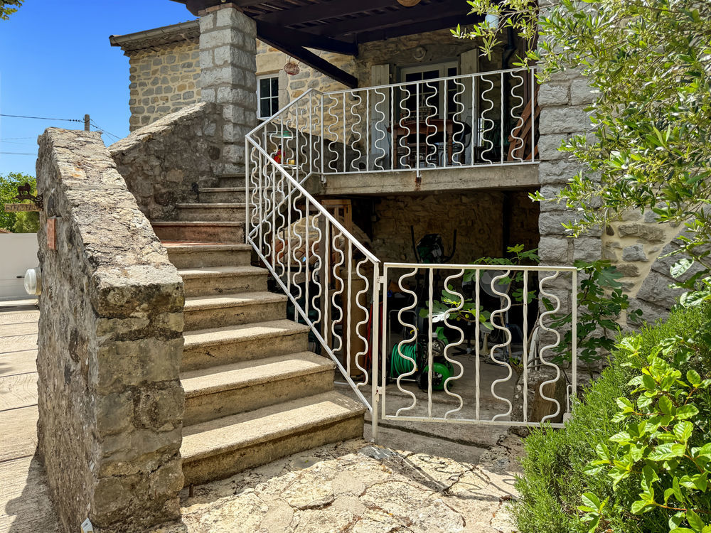 � vendre  Propri�t�/ch�teau Villeneuve-de-Berg (07170)