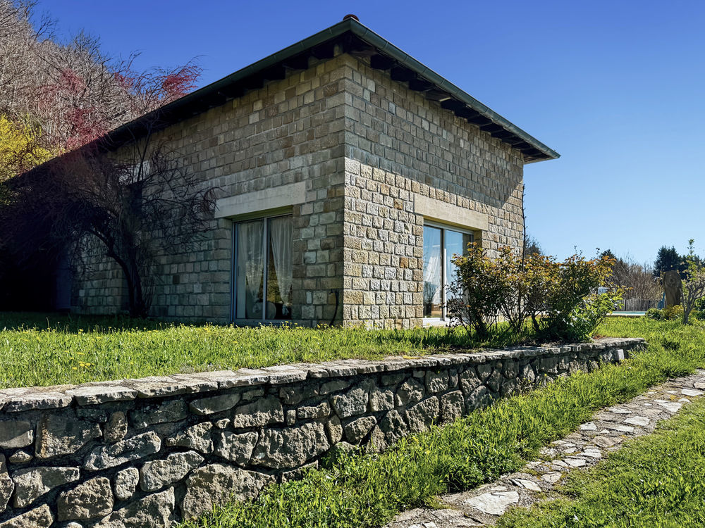 � vendre  Propri�t�/ch�teau Genestelle (07530)