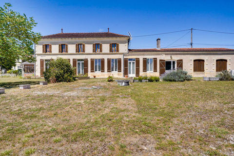   Long�re 7 pi�ces en R+1 de 190m2 habitables avec garage et hangar sur parcelle de 8803m2 Maison - 7 pi�ce(s) - 190 m�