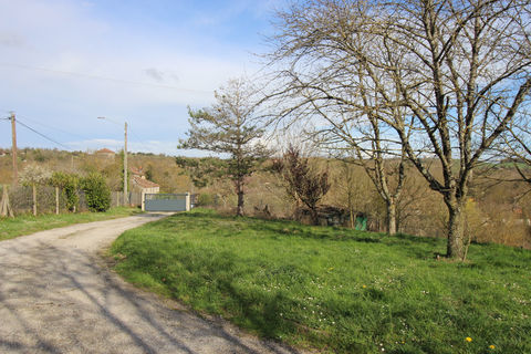   Grande maison familiale proposant 2 logements. Maison - 10 pi�ce(s) - 239 m�