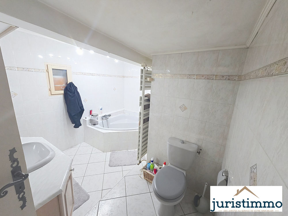 � vendre  Propri�t�/ch�teau Travaillan (84850)