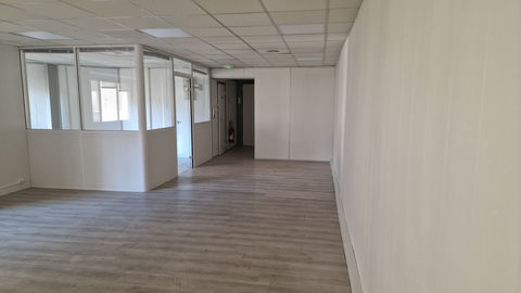 LOCAL PROFESSIONNEL / BUREAUX &Agrave; VENDRE   BORDEAUX CENTRE (M&Eacute;RIADECK) 150000 33000 Bordeaux