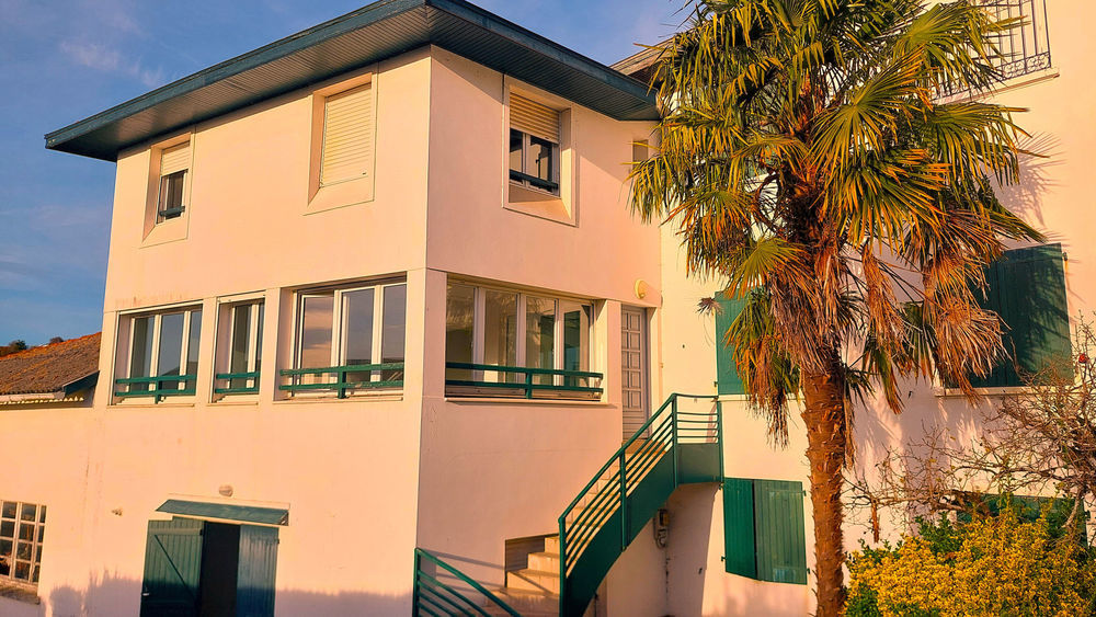 � vendre  Maison Bardos (64520)