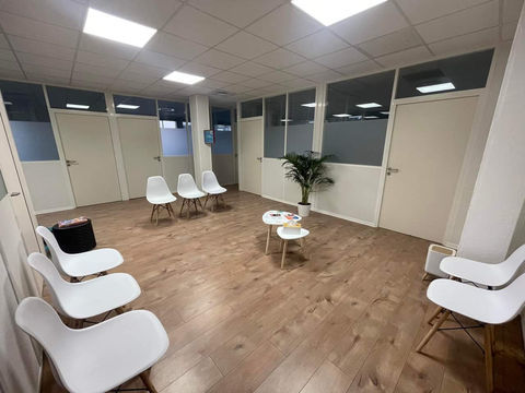 Aix en Provence ' Centre Param&eacute;dicale bureaux meubl&eacute;s ' 680 13290 Les milles