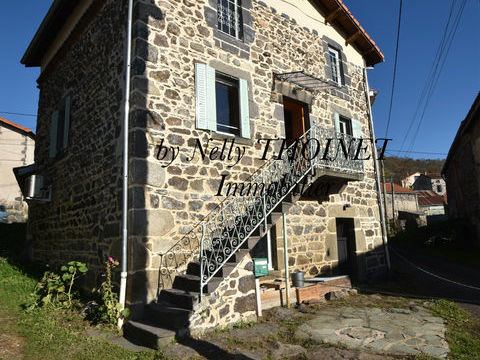   D�pt.63, Commune d'AYDAT, MAISON DE VILLAGE en pierre, 3pi�ces, cuvage et courette Maison - 3 pi�ce(s) - 78 m�