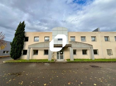 IDEALEMENT SITUE DANS LA ZI MILLAIRE LOCAUX MIXTES - 500 m² non divisibles 890000 69800 Saint priest
